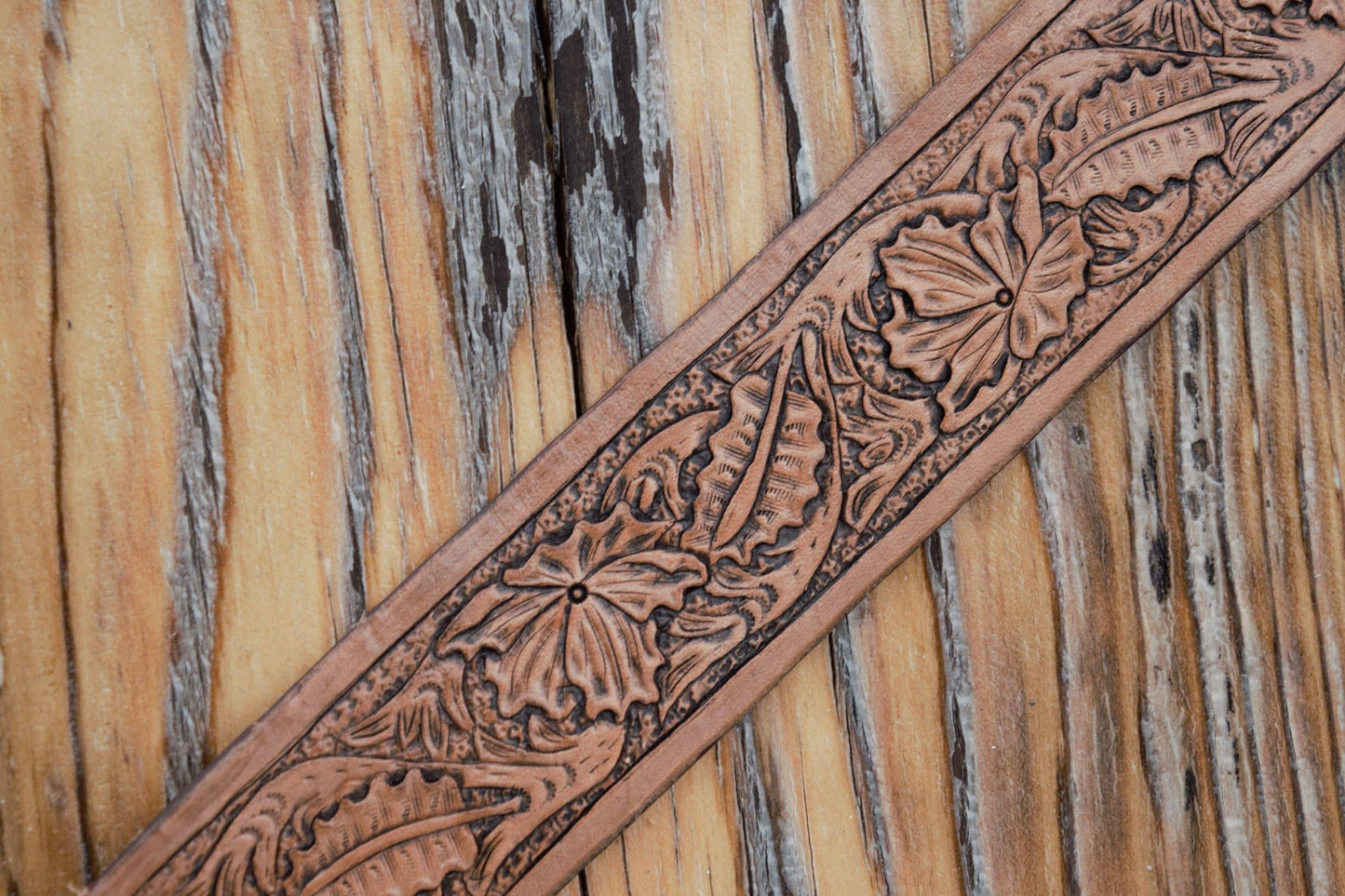 Hand tooled leather men's wallet |