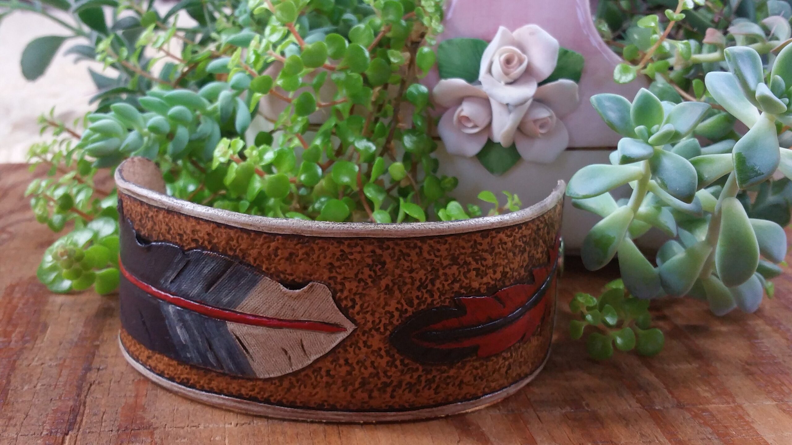 Hand tooled cowhide leather feather bracelet in red, blue and white - Image 8