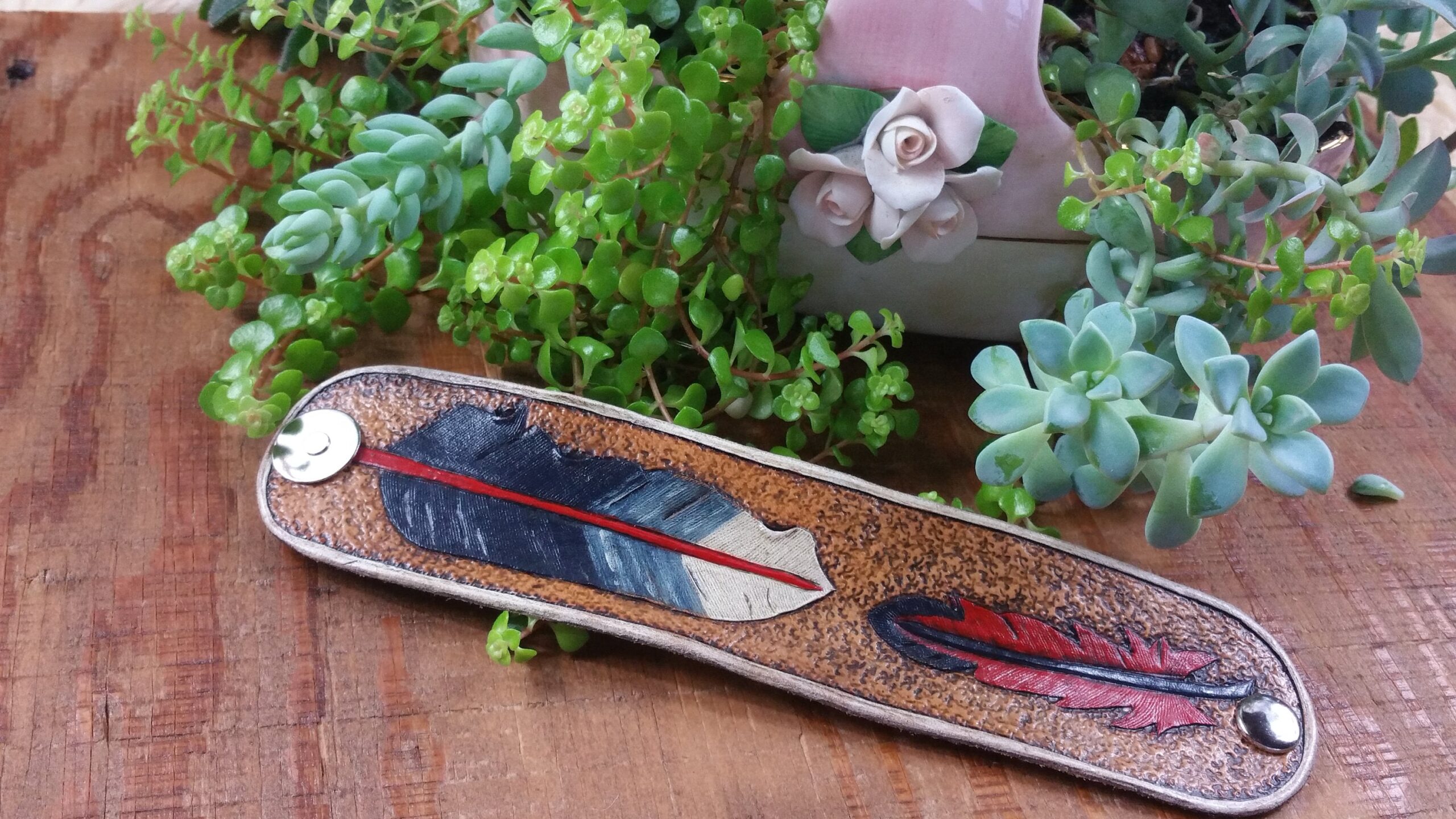 Hand tooled cowhide leather feather bracelet in red, blue and white - Image 9
