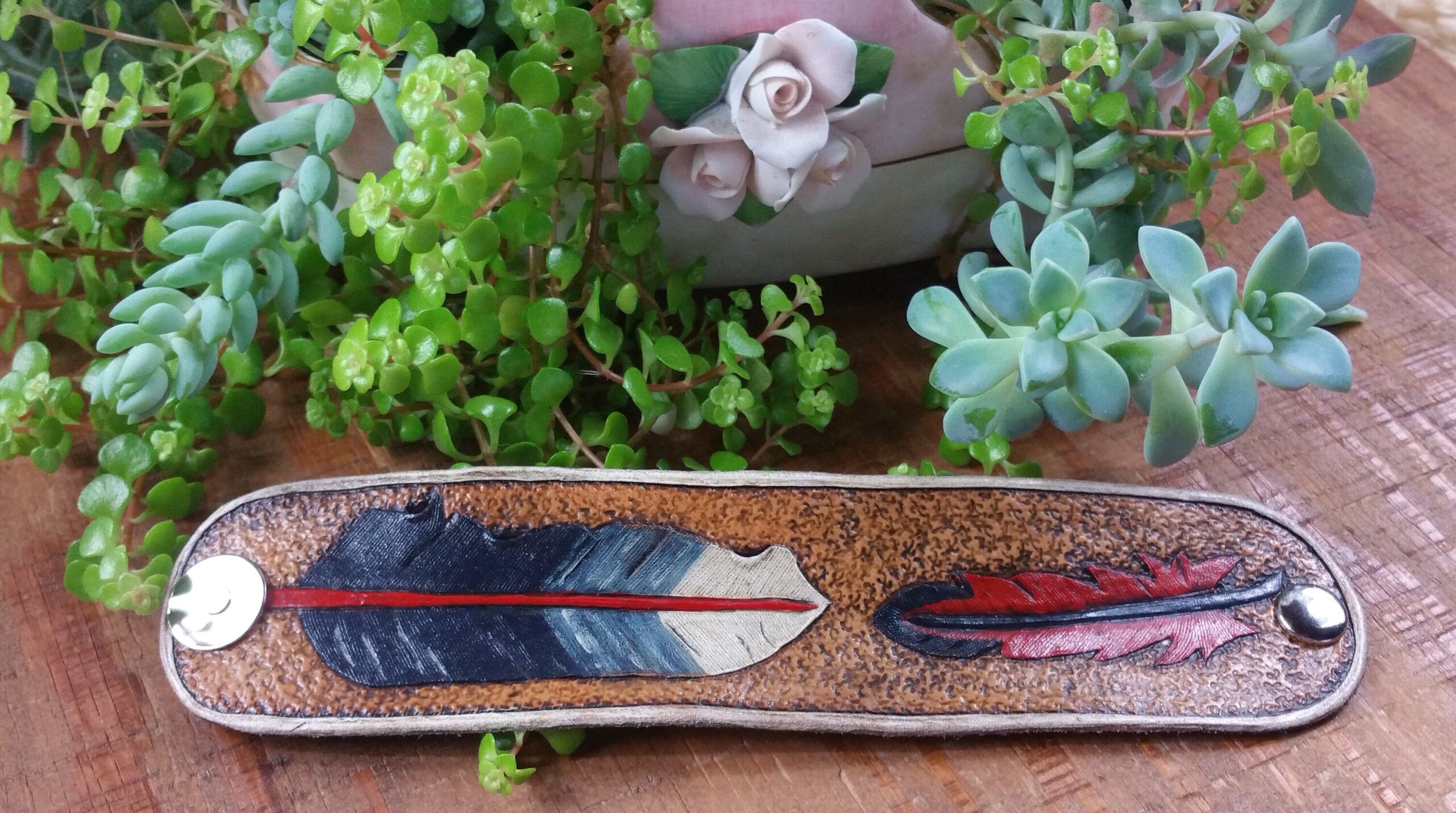 Hand tooled cowhide leather feather bracelet in red, blue and white - Image 6