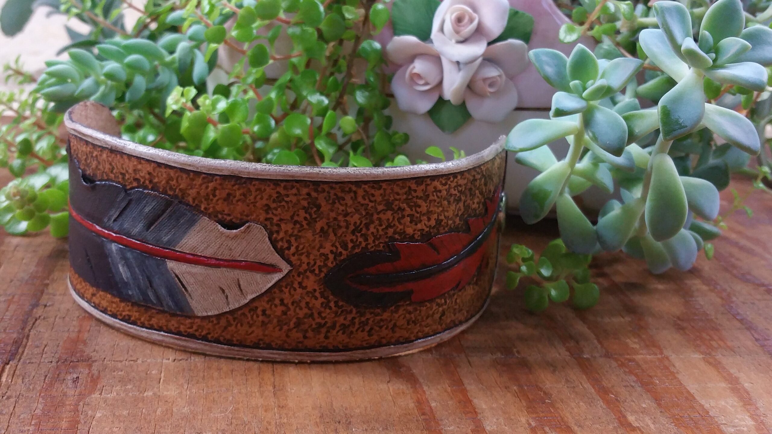 Hand tooled cowhide leather feather bracelet in red, blue and white - Image 10