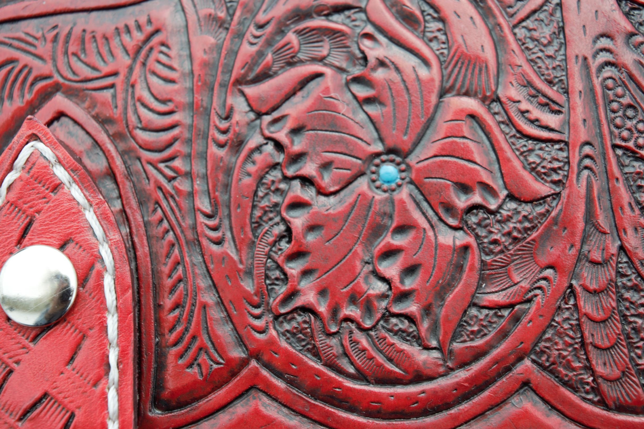 Hand Tooled Cowhide Leather Wallet: Red Floral Design with Turquoise Accent - Image 3