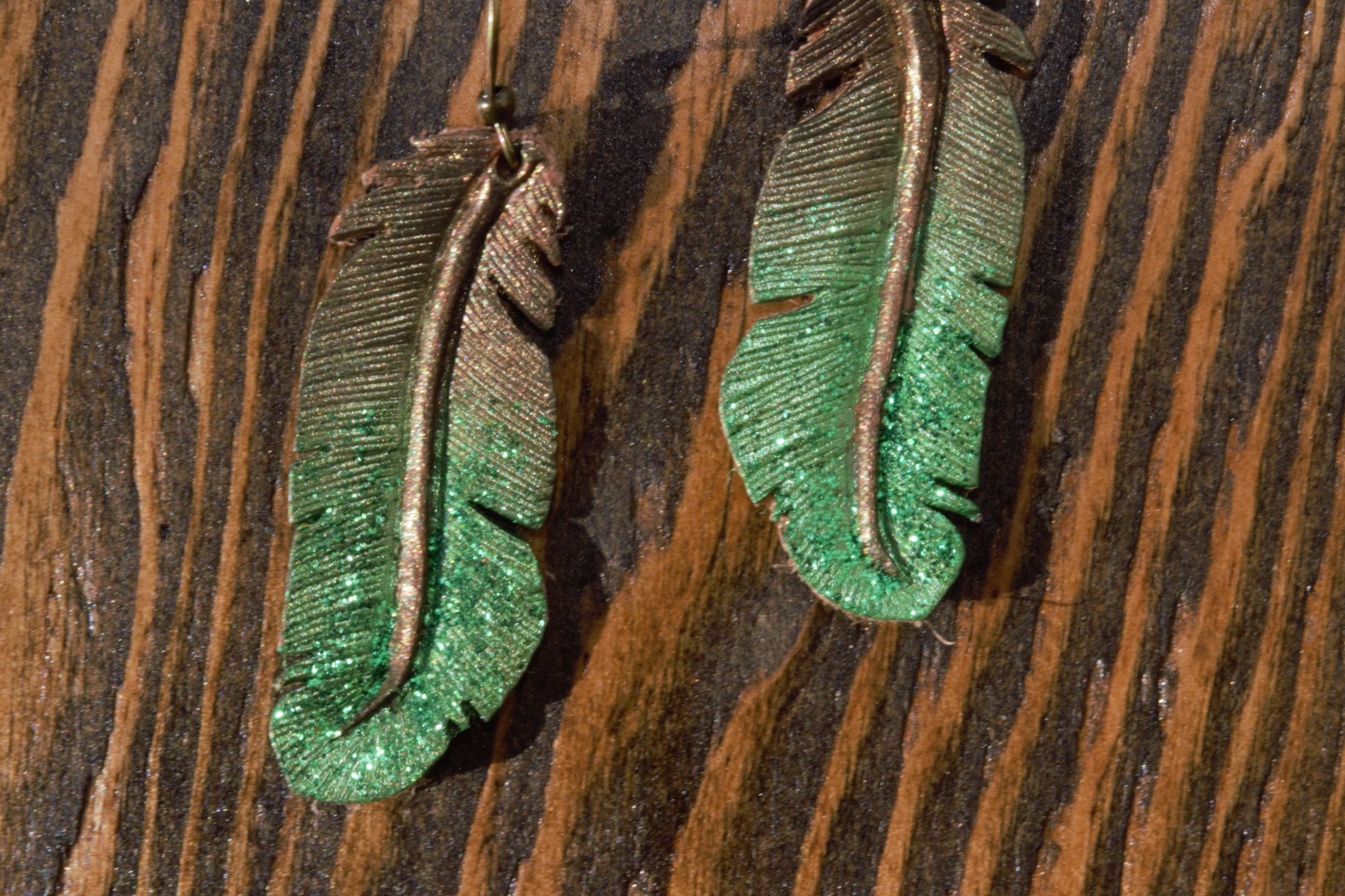 Emerald Green Leather Feather Earrings: Hand-Painted Western Jewelry - Image 4